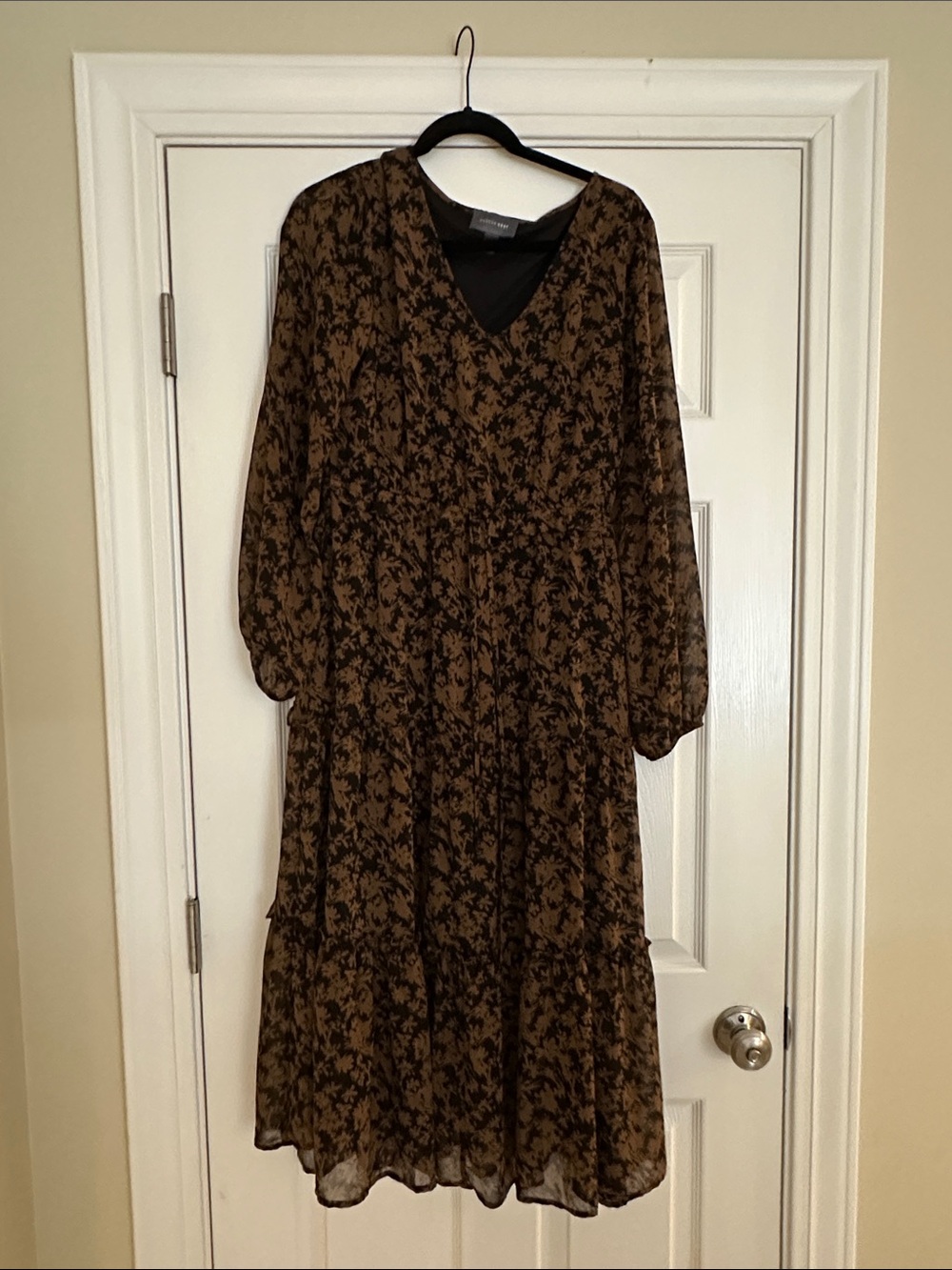 Hudson Gray Brown Floral V-Neck Long Sleeve Midi Dress